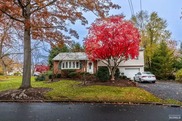 Cresskill, NJ 07626,39 Deacon Place