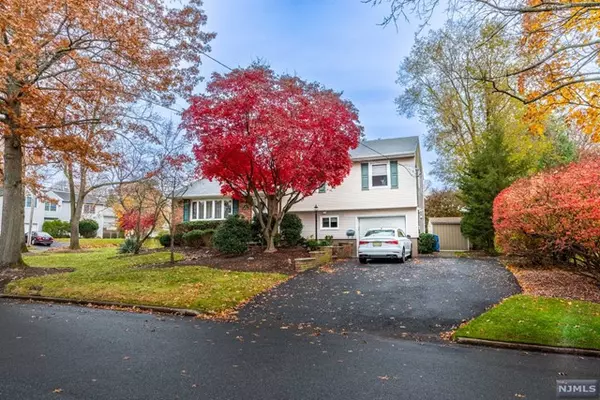 39 Deacon Place, Cresskill, NJ 07626