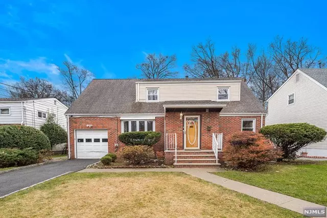 24 Van Arsdale Place, Teaneck, NJ 07666