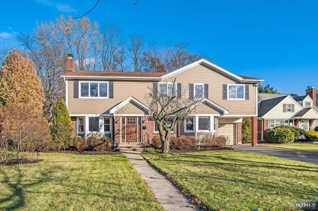 Glen Rock, NJ 07452,105 Thornbury Avenue