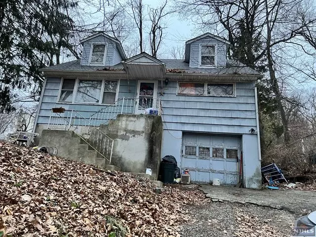 105 Brooklyn Stanhope Road, Hopatcong, NJ 07874