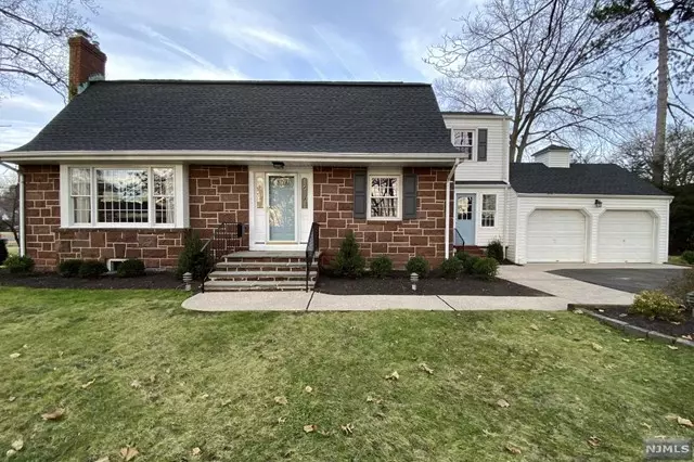 77 Marcotte Lane, Bergenfield, NJ 07621