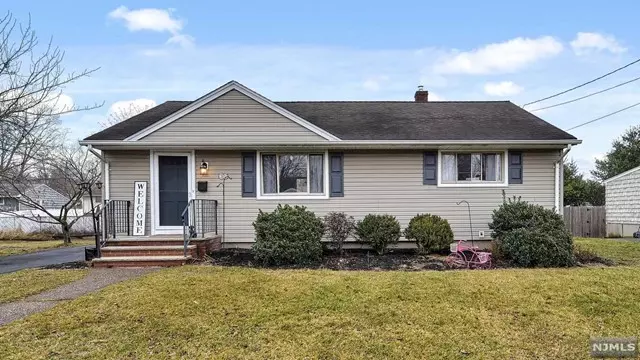 30 Stiles Court, Pompton Lakes, NJ 07442