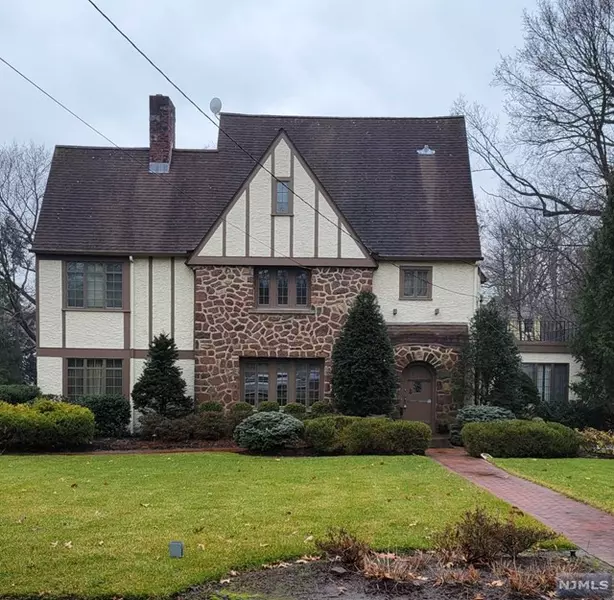 242 Phelps Road, Ridgewood, NJ 07450