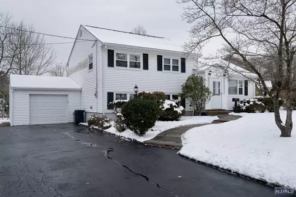 71 West Mcclellan Avenue, Livingston, NJ 07039