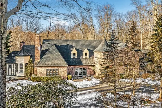 64 Twin Brooks Road, Saddle River, NJ 07458