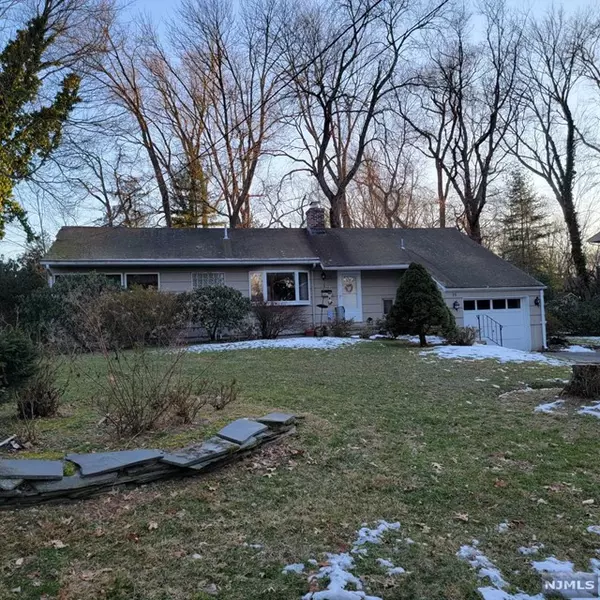 39 Sherwood Drive, Hillsdale, NJ 07642