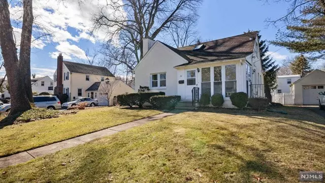 70 Warren Place, Ridgewood, NJ 07450