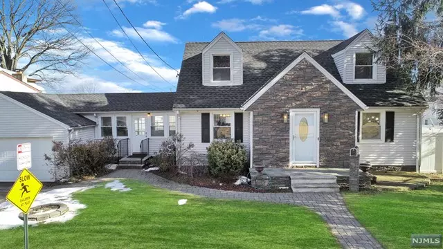 450 Farnham Avenue, Lodi, NJ 07644