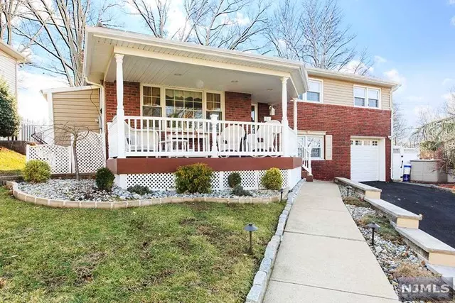 32 Hillside Terrace, East Rutherford, NJ 07073