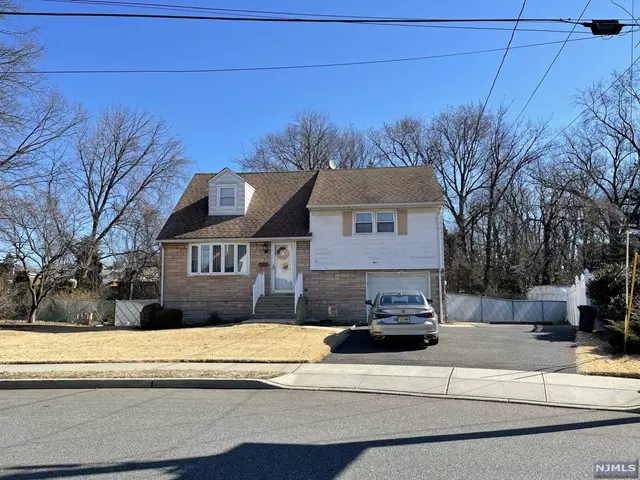 4 Cedar Drive, Rochelle Park, NJ 07662