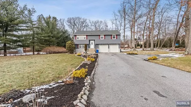 84 Ridge Road, Jefferson Township, NJ 07438