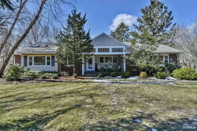 20 Rolling Ridge Road, Upper Saddle River, NJ 07458