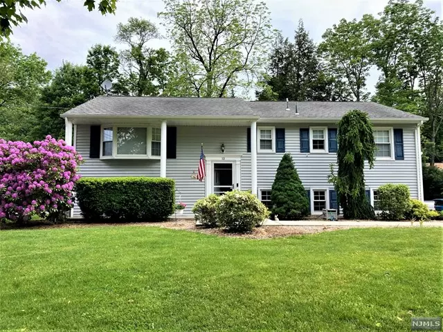 10 Post Place, West Milford, NJ 07435