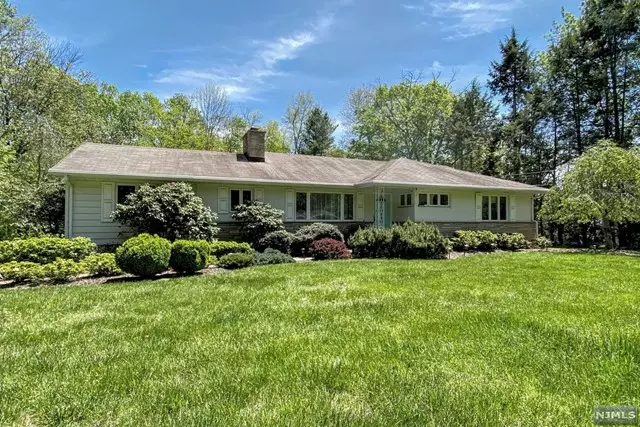 64 Danebury Downs, Upper Saddle River, NJ 07458