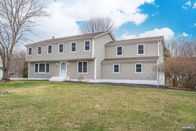 87 Meadowbrook Road, Randolph Township, NJ 07869