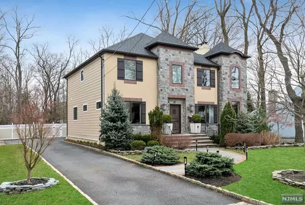 Tenafly, NJ 07670,142 Windsor Road