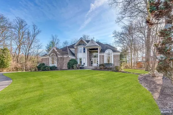 2 Willow Hill, Upper Saddle River, NJ 07458