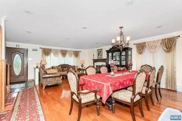 Waldwick, NJ 07463,52 Lyon Road