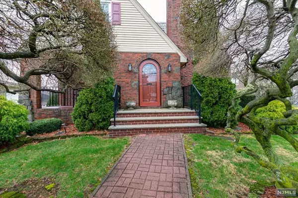 Hasbrouck Heights, NJ 07604,304 Henry Street