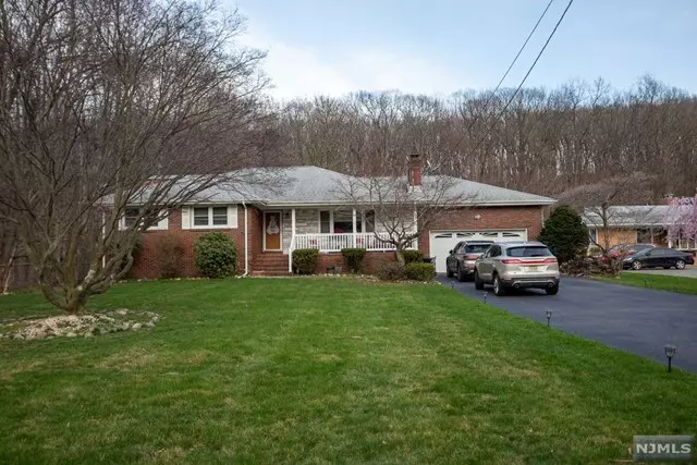 92 Van Dam Avenue, Bloomingdale, NJ 07403