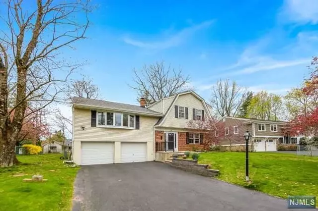 216 Orchard Drive, Mahwah, NJ 07430