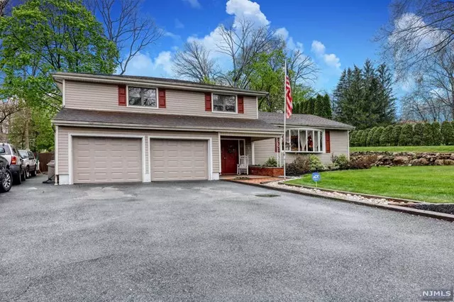 73 Mandon Drive, Wayne, NJ 07470