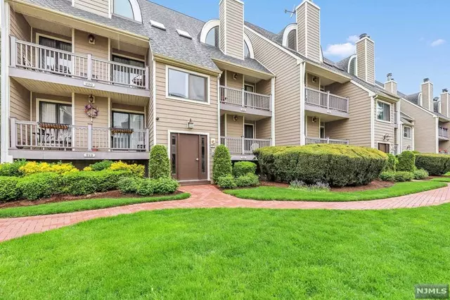 217 River Renaissance  #B17, East Rutherford, NJ 07073