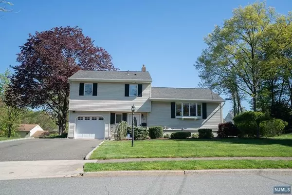 13 Fenner Place, Wayne, NJ 07470