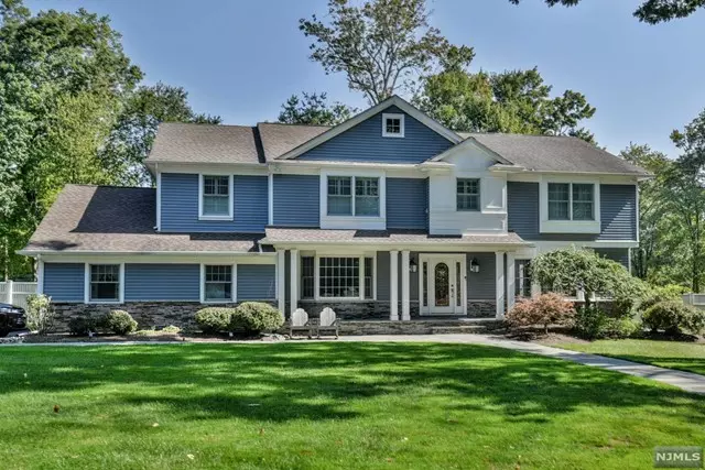 Upper Saddle River, NJ 07458,33 Holly Drive