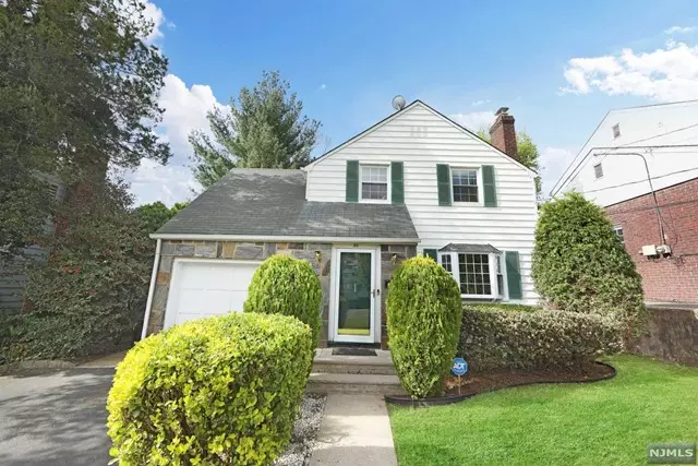 30 Van Buren Avenue, Teaneck, NJ 07666