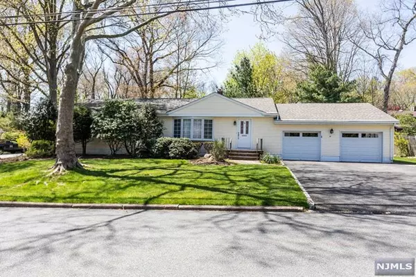 14 Grobel Place, Park Ridge, NJ 07656