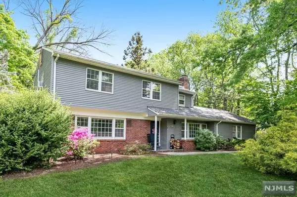 21 Clovebrook Road, Mahwah, NJ 07430