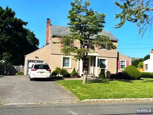 176 Meadowbrook Drive, North Plainfield, NJ 07063