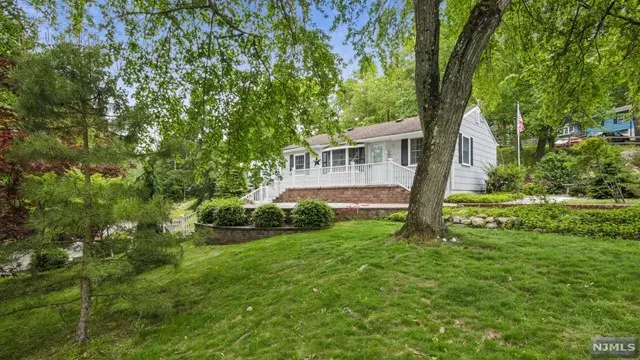 13 Condict Road, Roxbury Township, NJ 07850