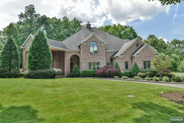 18 Great Hall Road, Mahwah, NJ 07430