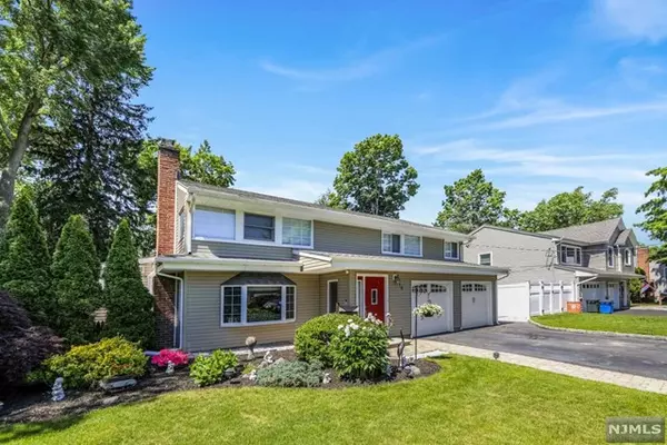 16 Duncan Street, Waldwick, NJ 07463