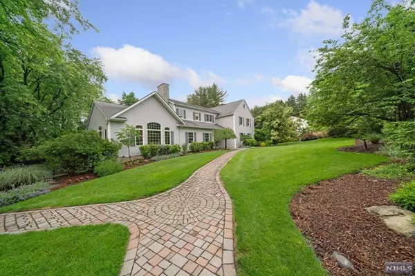 Upper Saddle River, NJ 07458,11 Cider Hill