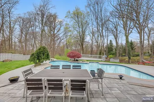 Tenafly, NJ 07670,28 Farview Road