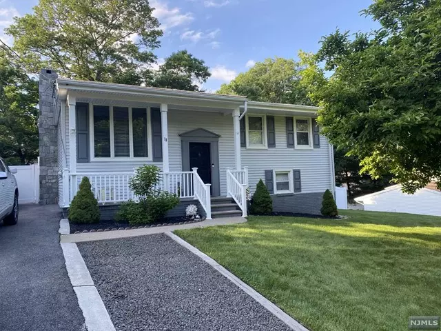 19 Post Brook Road, West Milford, NJ 07480