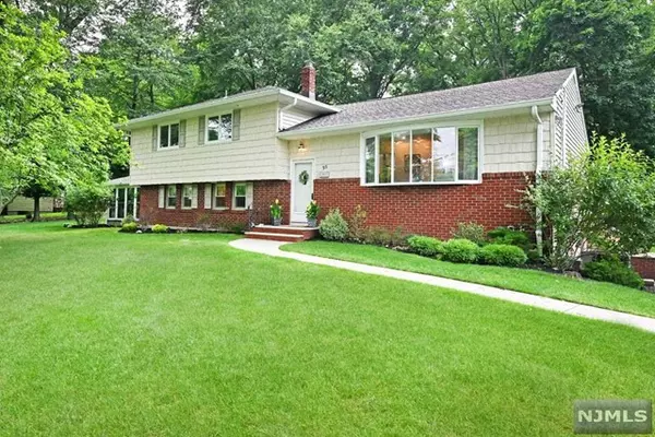 93 Degroff Place, Park Ridge, NJ 07656