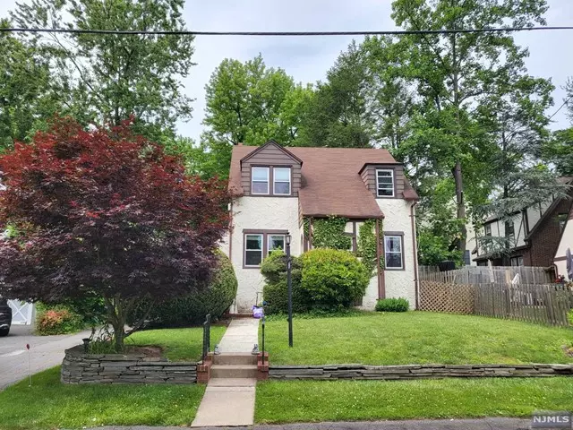 43 Esmond Place, Tenafly, NJ 07670