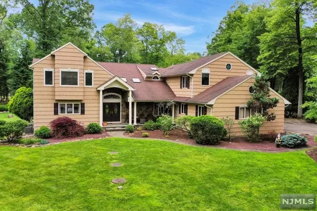 Upper Saddle River, NJ 07458,39 Oak Drive