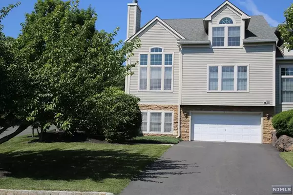 North Haledon, NJ 07508,1 Crest Court