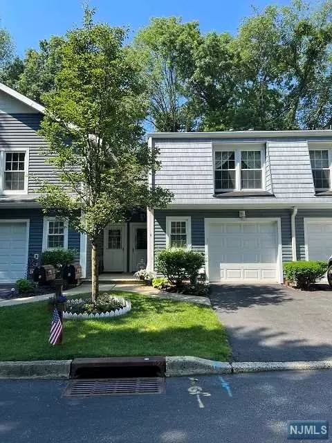 6 Crestwood Mews, Allendale, NJ 07401