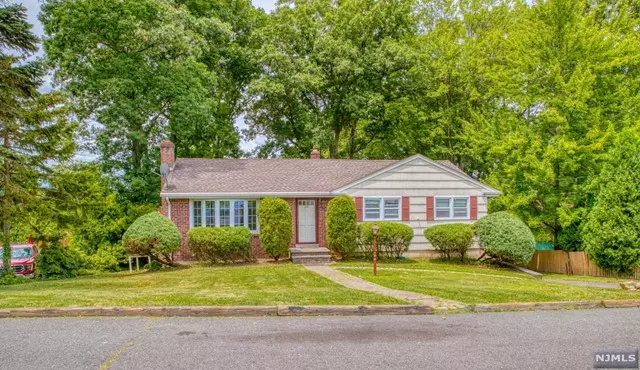 20 Walnut Avenue, Emerson, NJ 07630