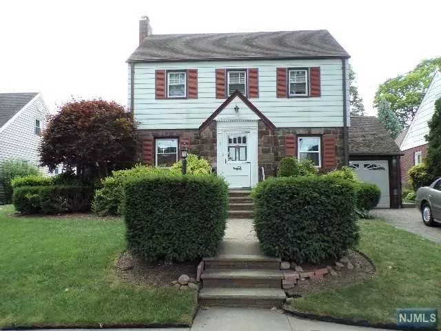 8 Oak Street, Teaneck, NJ 07666