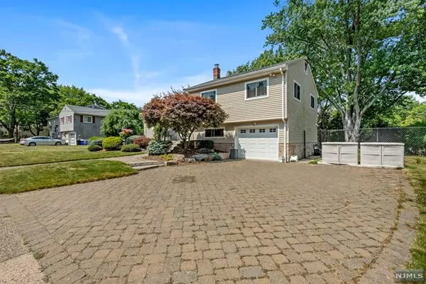 Closter, NJ 07624,30 Rose Court