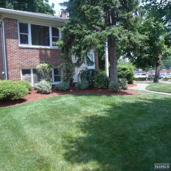 Oradell, NJ 07649,598 Lake Avenue