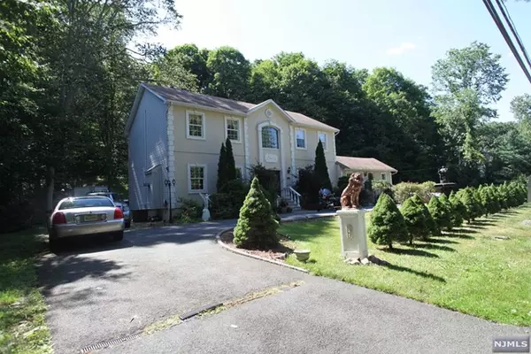 894 High Mountain Road, Franklin Lakes, NJ 07417